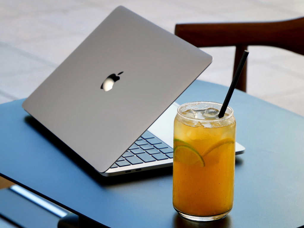 MacBook Air.png MacBook Air.png