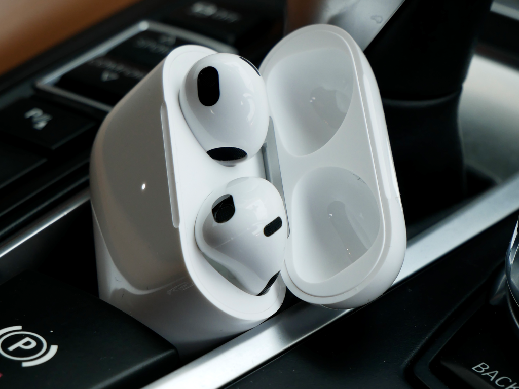AirPods 3.png AirPods 3.png