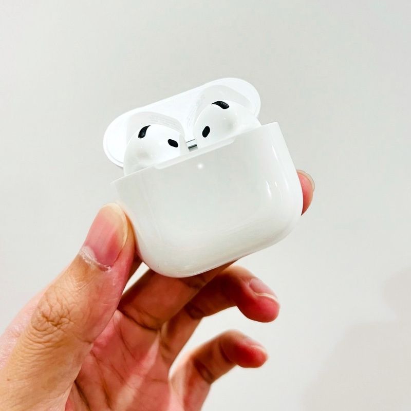 5 ключевых различий между AirPods 4 и AirPods 4 с активным шумоподавлением